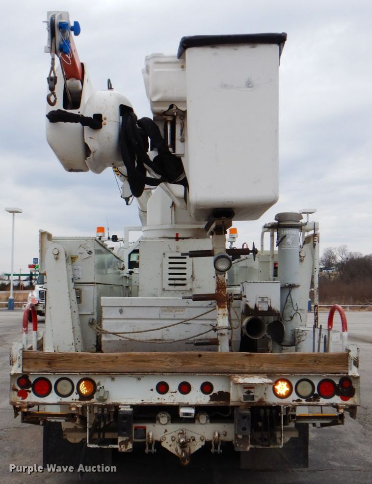 image for item DJ8693 2006 International 7400  bucket truck