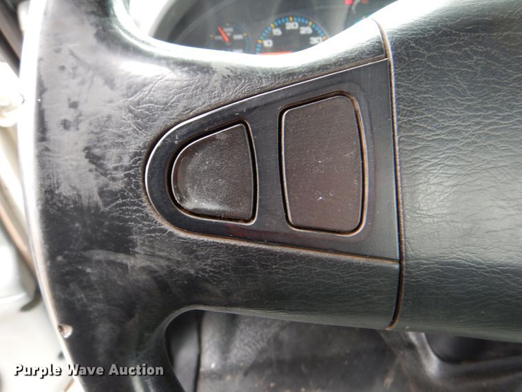 image for item DJ8693 2006 International 7400  bucket truck