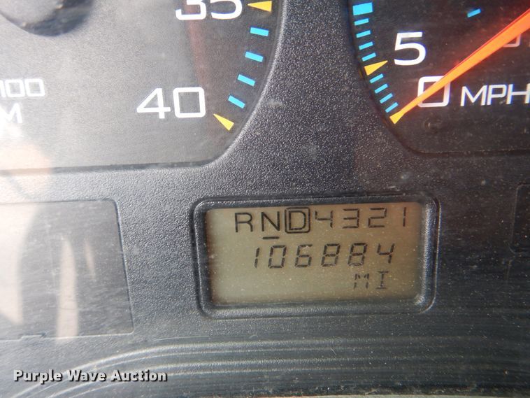 image for item DJ8693 2006 International 7400  bucket truck