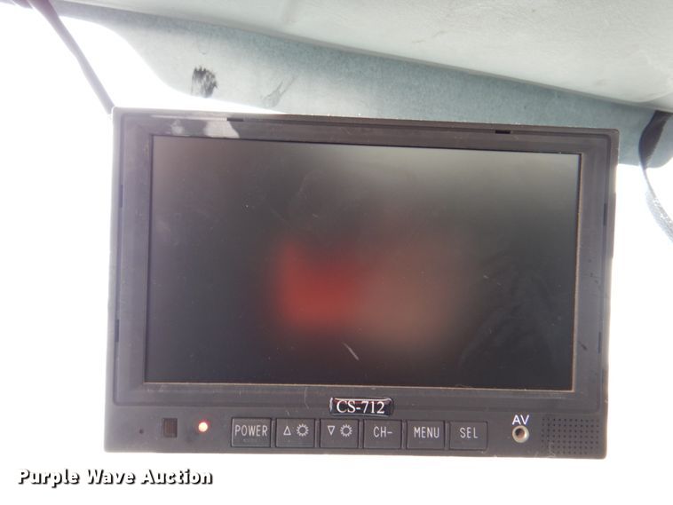 image for item DJ8693 2006 International 7400  bucket truck