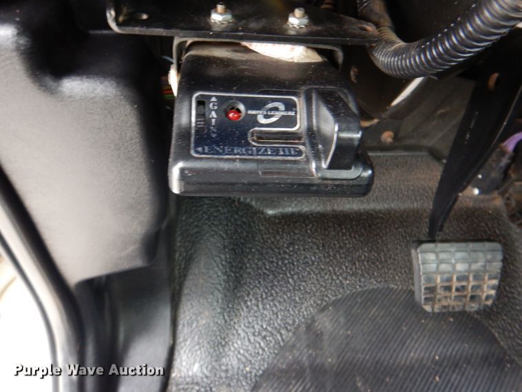 image for item DJ8693 2006 International 7400  bucket truck