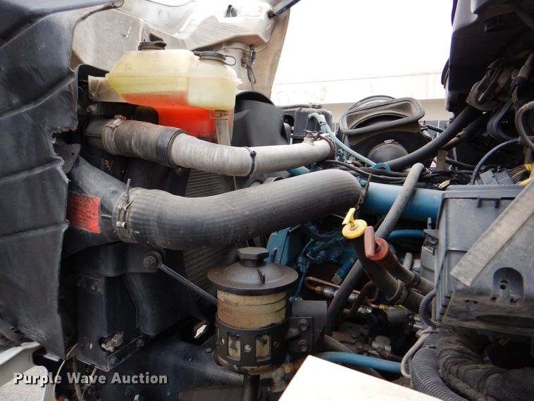 image for item DJ8693 2006 International 7400  bucket truck