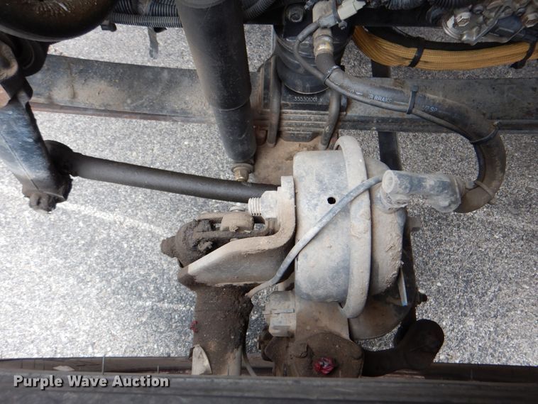 image for item DJ8693 2006 International 7400  bucket truck