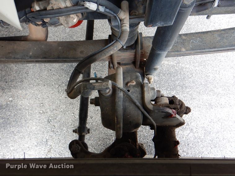 image for item DJ8693 2006 International 7400  bucket truck