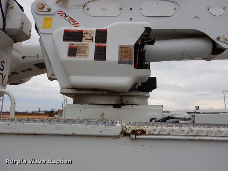 image for item DJ8693 2006 International 7400  bucket truck