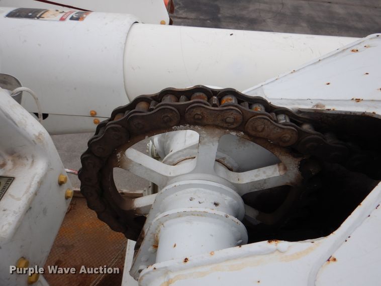 image for item DJ8693 2006 International 7400  bucket truck