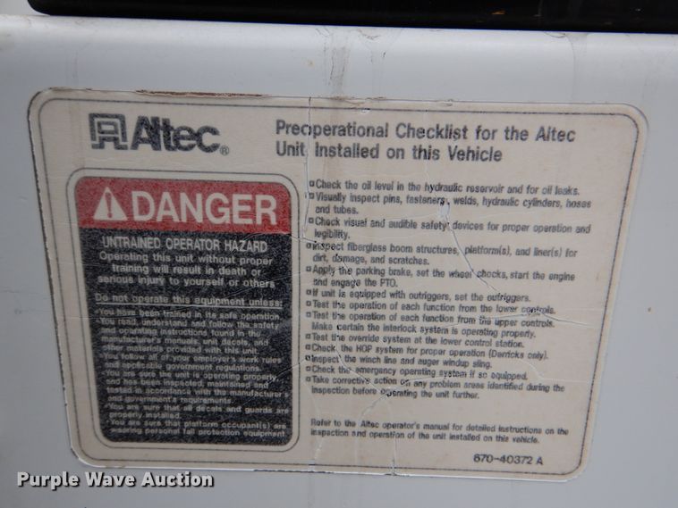 image for item DJ8693 2006 International 7400  bucket truck