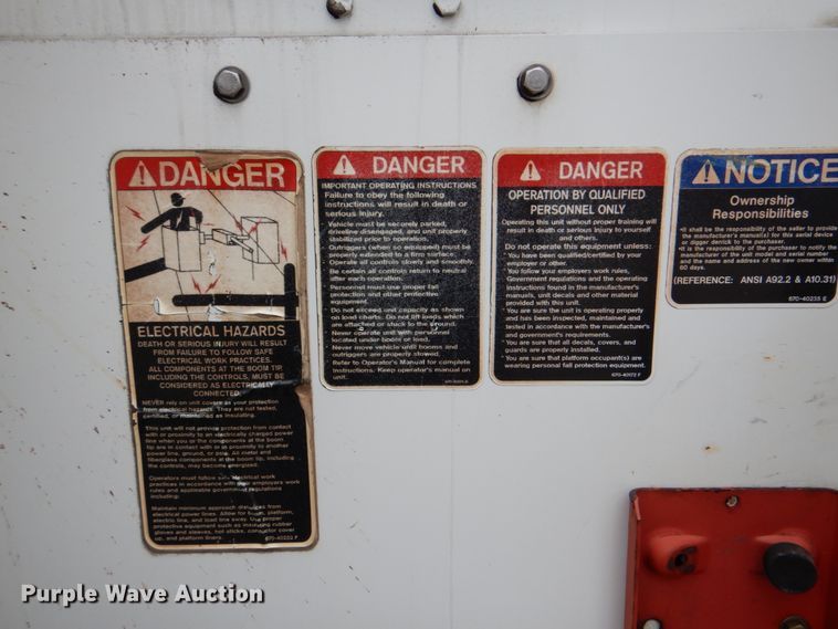 image for item DJ8693 2006 International 7400  bucket truck