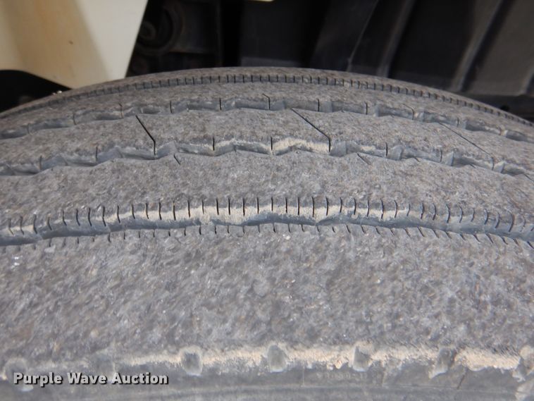 image for item DJ8693 2006 International 7400  bucket truck