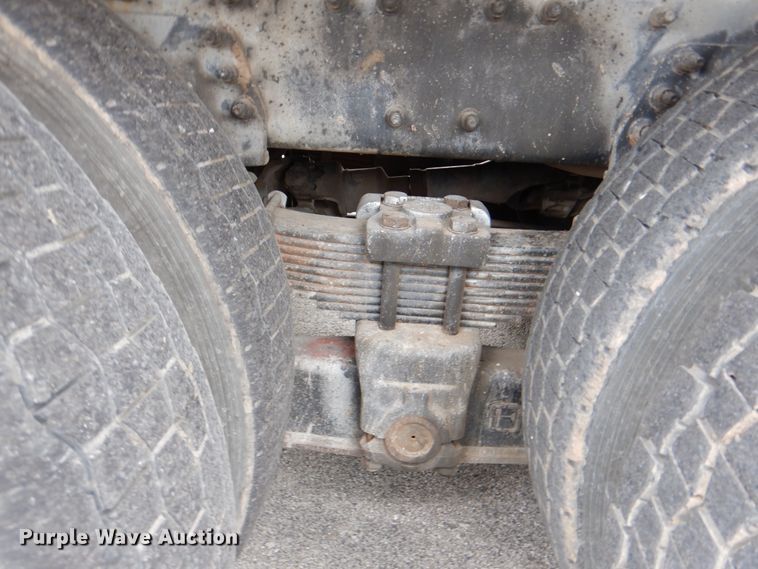 image for item DJ8693 2006 International 7400  bucket truck