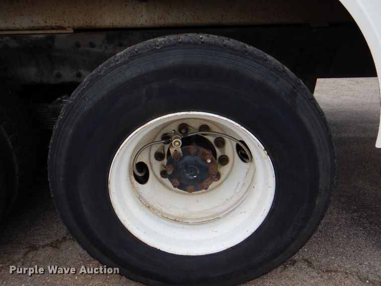 image for item DJ8693 2006 International 7400  bucket truck