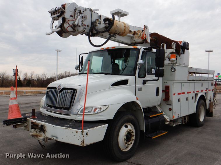 image for item DJ8694 2006 International 4400  pressure digger derrick truck