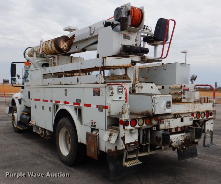 image for item DJ8694 2006 International 4400  pressure digger derrick truck