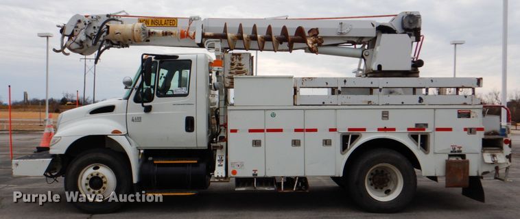 image for item DJ8694 2006 International 4400  pressure digger derrick truck