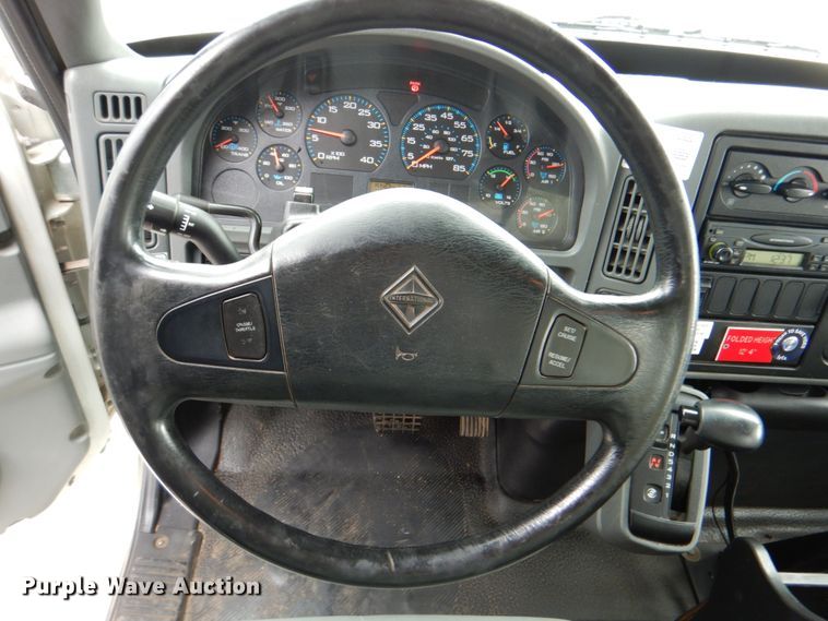 image for item DJ8694 2006 International 4400  pressure digger derrick truck