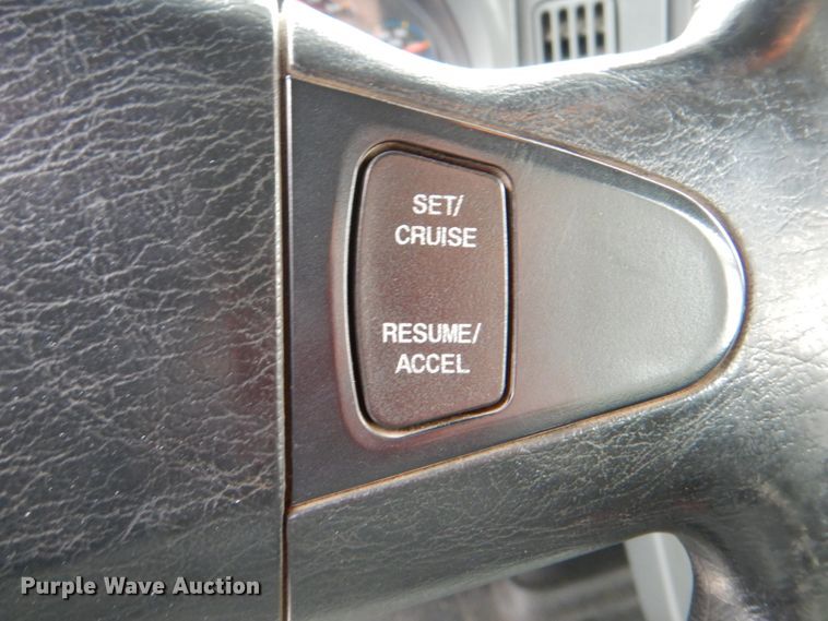 image for item DJ8694 2006 International 4400  pressure digger derrick truck