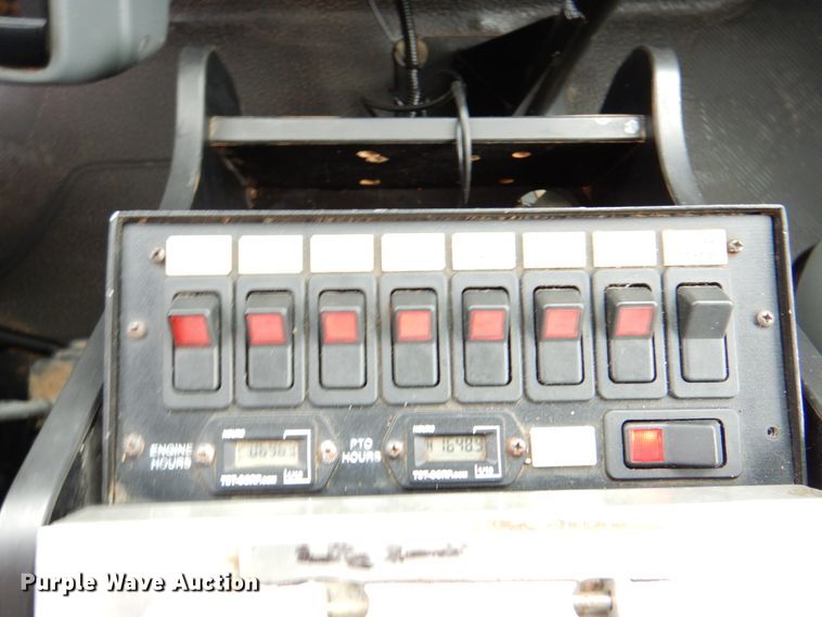 image for item DJ8694 2006 International 4400  pressure digger derrick truck