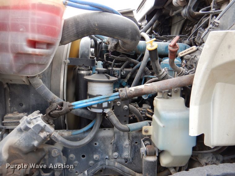 image for item DJ8694 2006 International 4400  pressure digger derrick truck