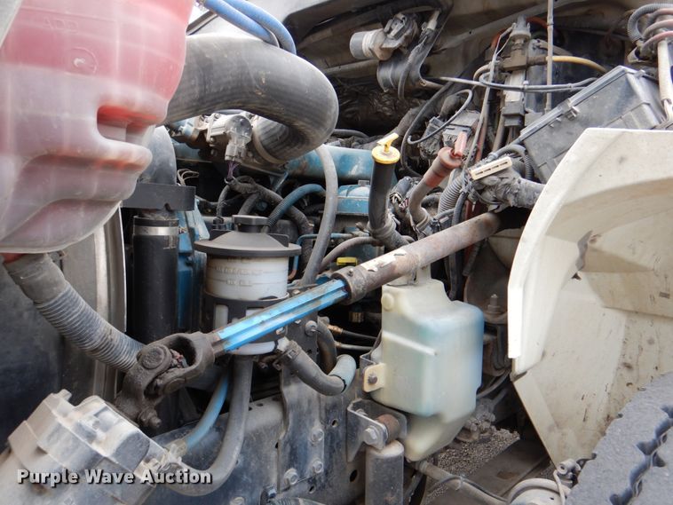 image for item DJ8694 2006 International 4400  pressure digger derrick truck