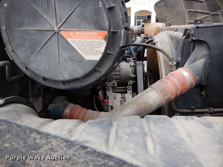 image for item DJ8694 2006 International 4400  pressure digger derrick truck