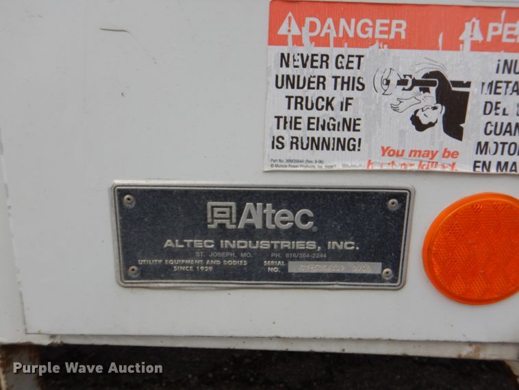 image for item DJ8694 2006 International 4400  pressure digger derrick truck