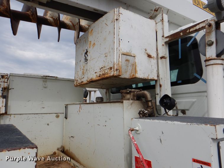 image for item DJ8694 2006 International 4400  pressure digger derrick truck