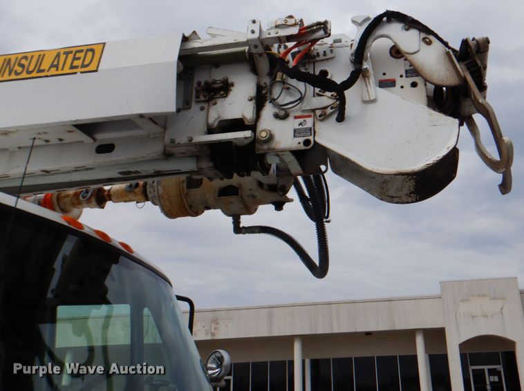 image for item DJ8694 2006 International 4400  pressure digger derrick truck