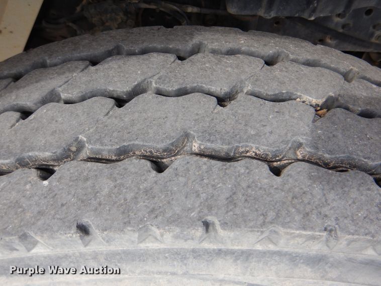 image for item DJ8694 2006 International 4400  pressure digger derrick truck