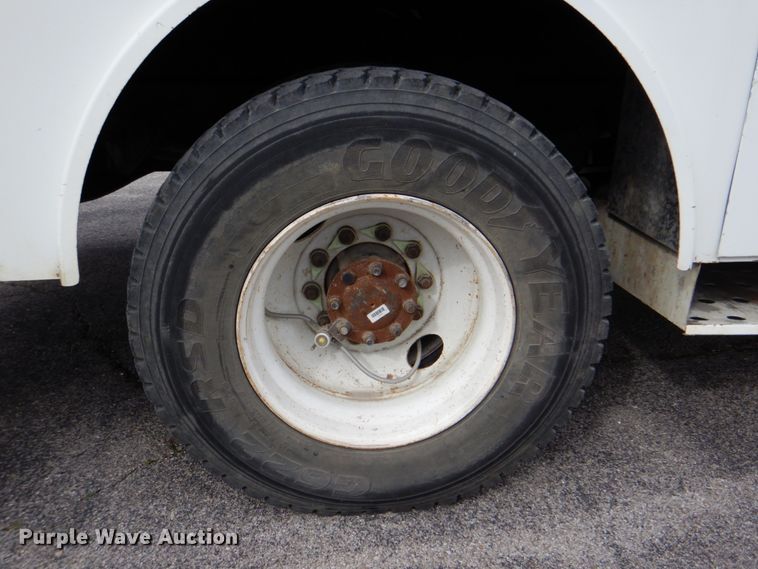 image for item DJ8694 2006 International 4400  pressure digger derrick truck