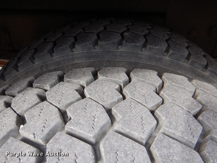 image for item DJ8694 2006 International 4400  pressure digger derrick truck