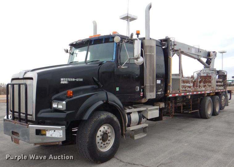 image for item DJ8695 2009 Western Star 4900SA  crane truck