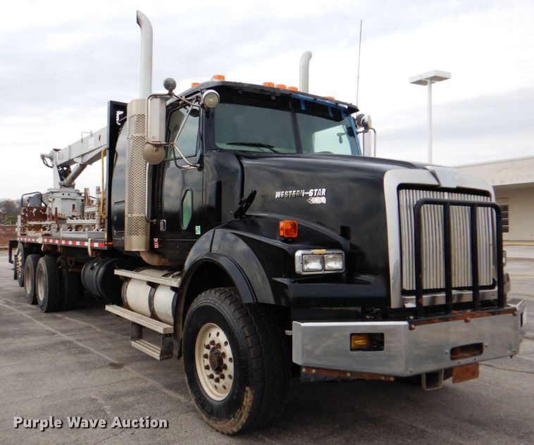 image for item DJ8695 2009 Western Star 4900SA  crane truck