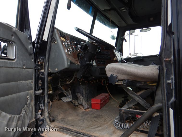 image for item DJ8695 2009 Western Star 4900SA  crane truck