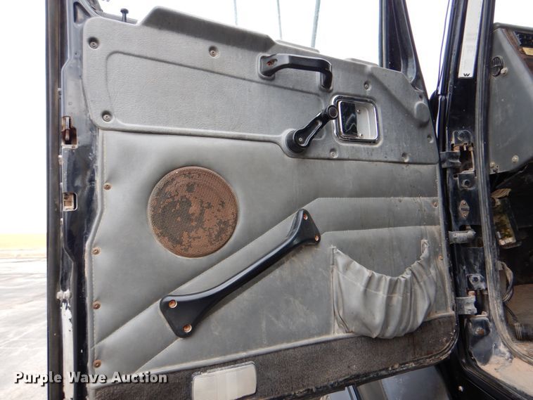 image for item DJ8695 2009 Western Star 4900SA  crane truck