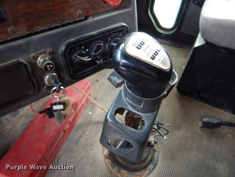 image for item DJ8695 2009 Western Star 4900SA  crane truck