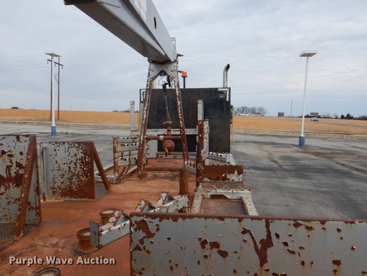 image for item DJ8695 2009 Western Star 4900SA  crane truck