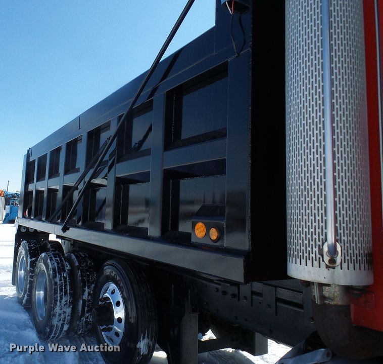 image for item DL0796 2007 Peterbilt 357  dump truck