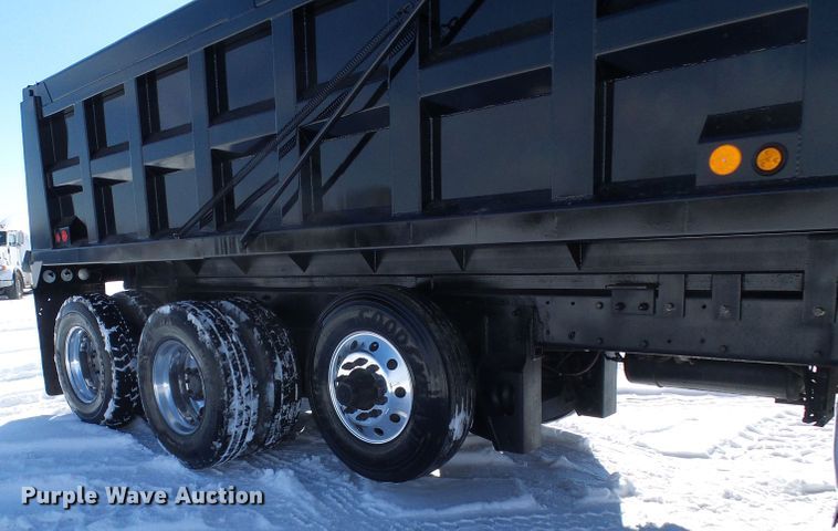 image for item DL0796 2007 Peterbilt 357  dump truck