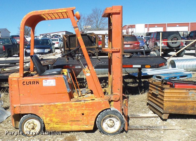 image for item DL0826 Clarklift  forklift