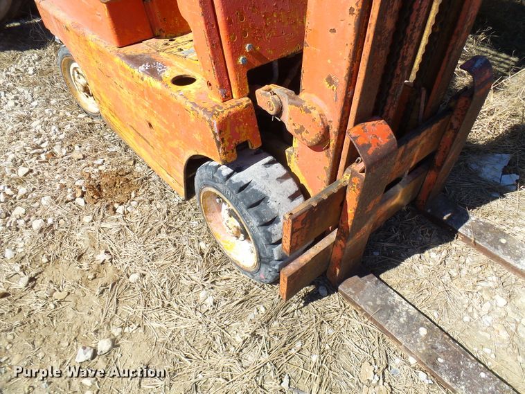 image for item DL0826 Clarklift  forklift