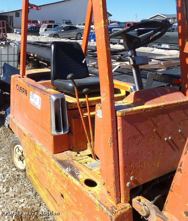 image for item DL0826 Clarklift  forklift