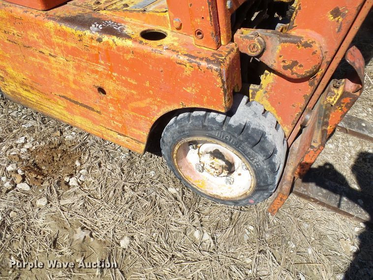 image for item DL0826 Clarklift  forklift