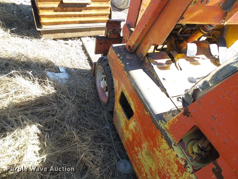 image for item DL0826 Clarklift  forklift