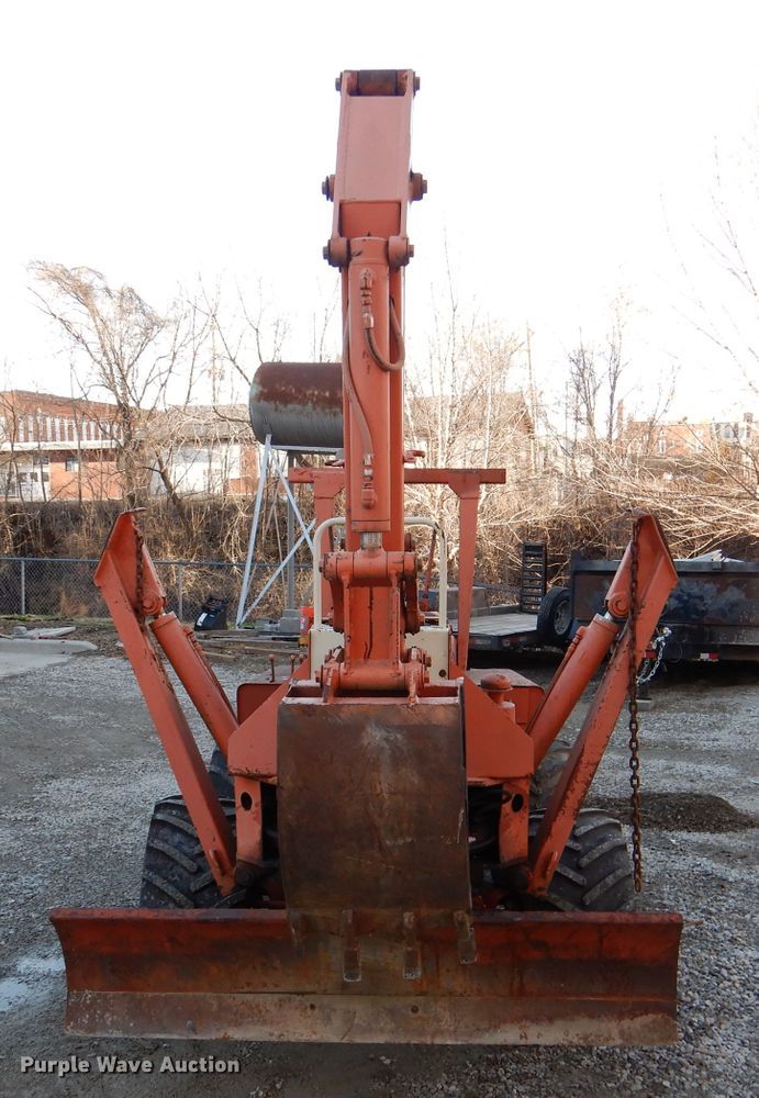 image for item DL2113 Ditch Witch R40  trencher