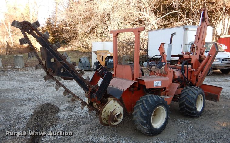 image for item DL2113 Ditch Witch R40  trencher