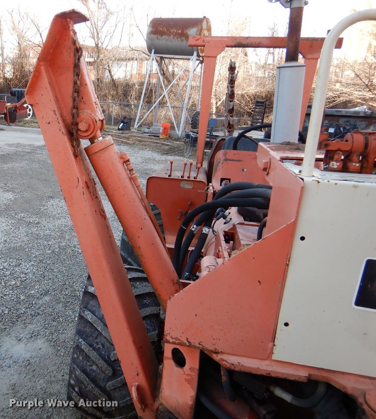 image for item DL2113 Ditch Witch R40  trencher