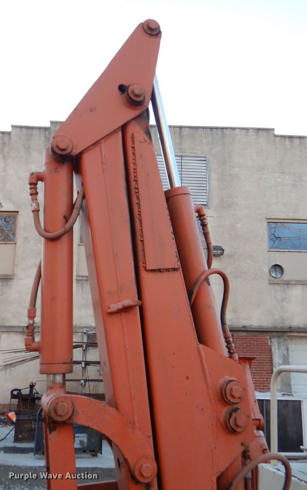 image for item DL2113 Ditch Witch R40  trencher