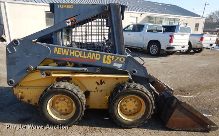 image for item DL2139 1999 New Holland LS170  skid steer loader