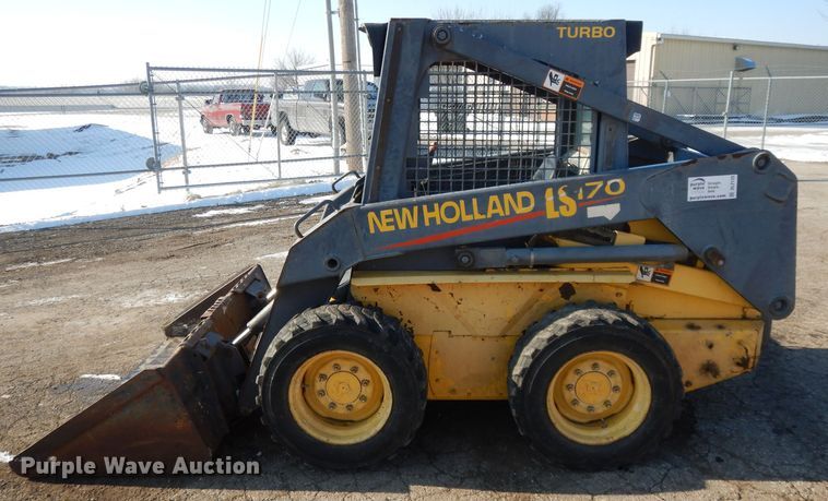 image for item DL2139 1999 New Holland LS170  skid steer loader