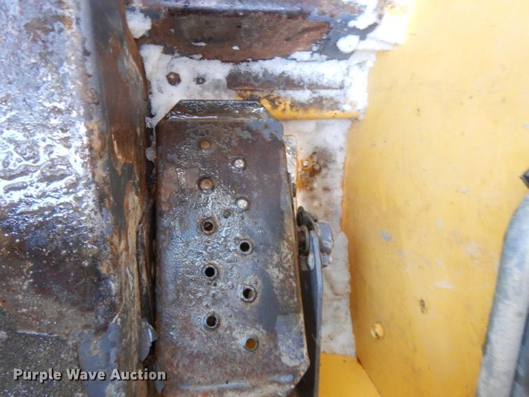 image for item DL2139 1999 New Holland LS170  skid steer loader